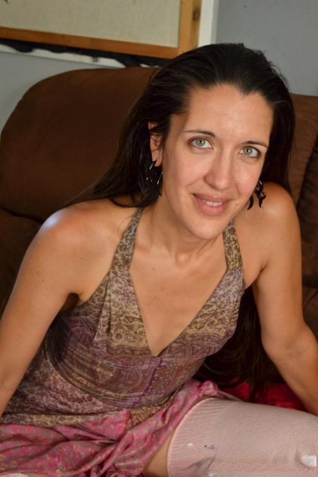 Mature amateur Eva Love masturbates her beaver in long socks 58291531