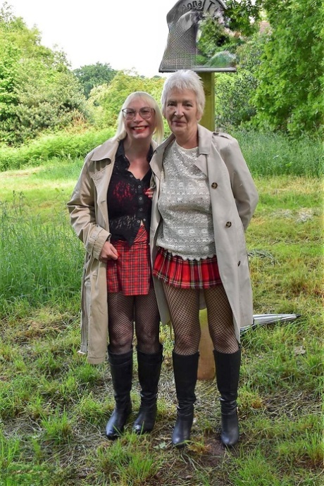 Barby Slut and a girlfriend flashe in a public park while wearing black boots 93916566