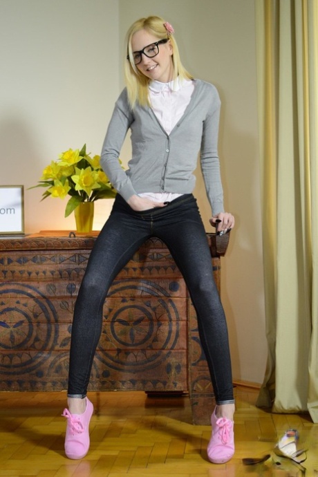 Hot teen Alica in tutu, ripped pantyhose & boots climbs aboard oldman cock 18975468