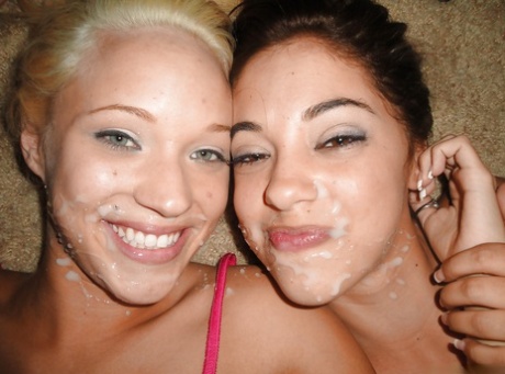 Teen best friends Teagan & Gigi sharing cock during threesome sex on bed 71978758