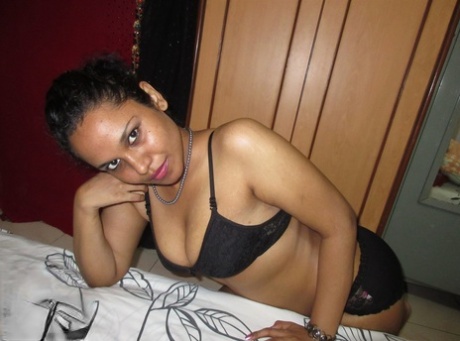 Indian solo model is all tease in just her black bra and matching underwear 96726564